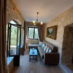 Elgina Apartments2 Mani * Mína