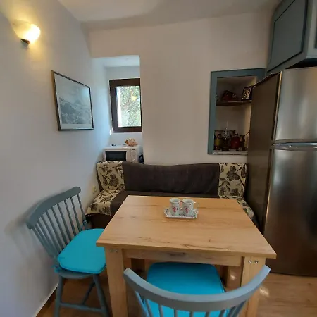 Elgina Apartments2 Mani * Mína