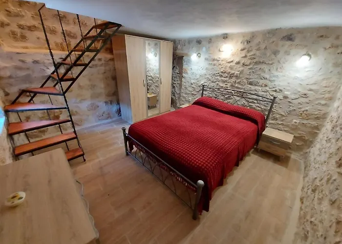 Elgina Apartments2 Mani Mína